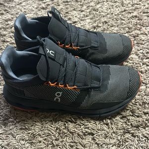 On cloud novas black size 10 men’s